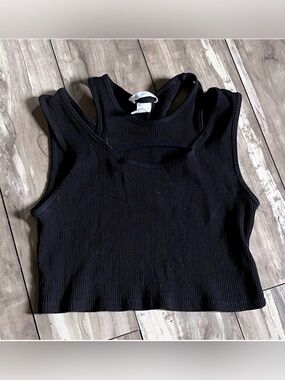H&M black ribbed cropped tank top featuring a cut-out design